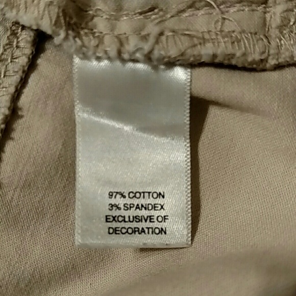 White House Black Market Casual Tan Safari Shorts With Cuff Gold Details Size 4 - Picture 7 of 7